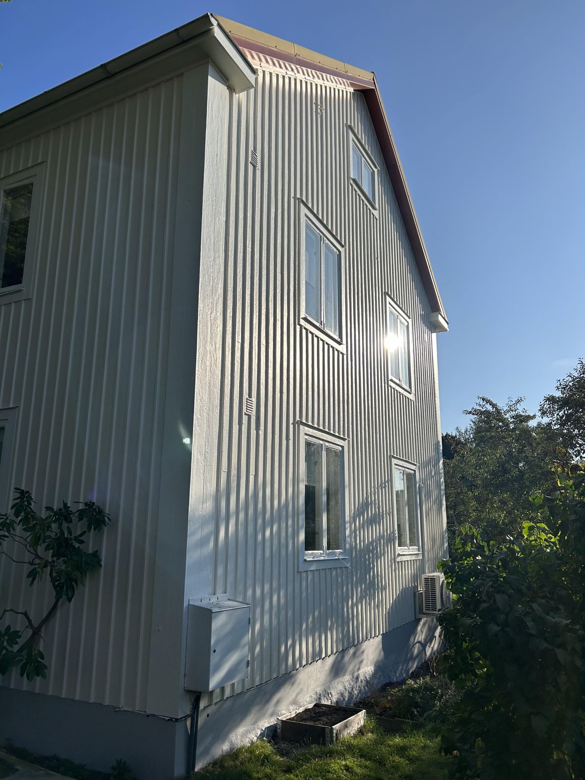 Utvändig målning av villa i Adolfsberg, Örebro – bild 13