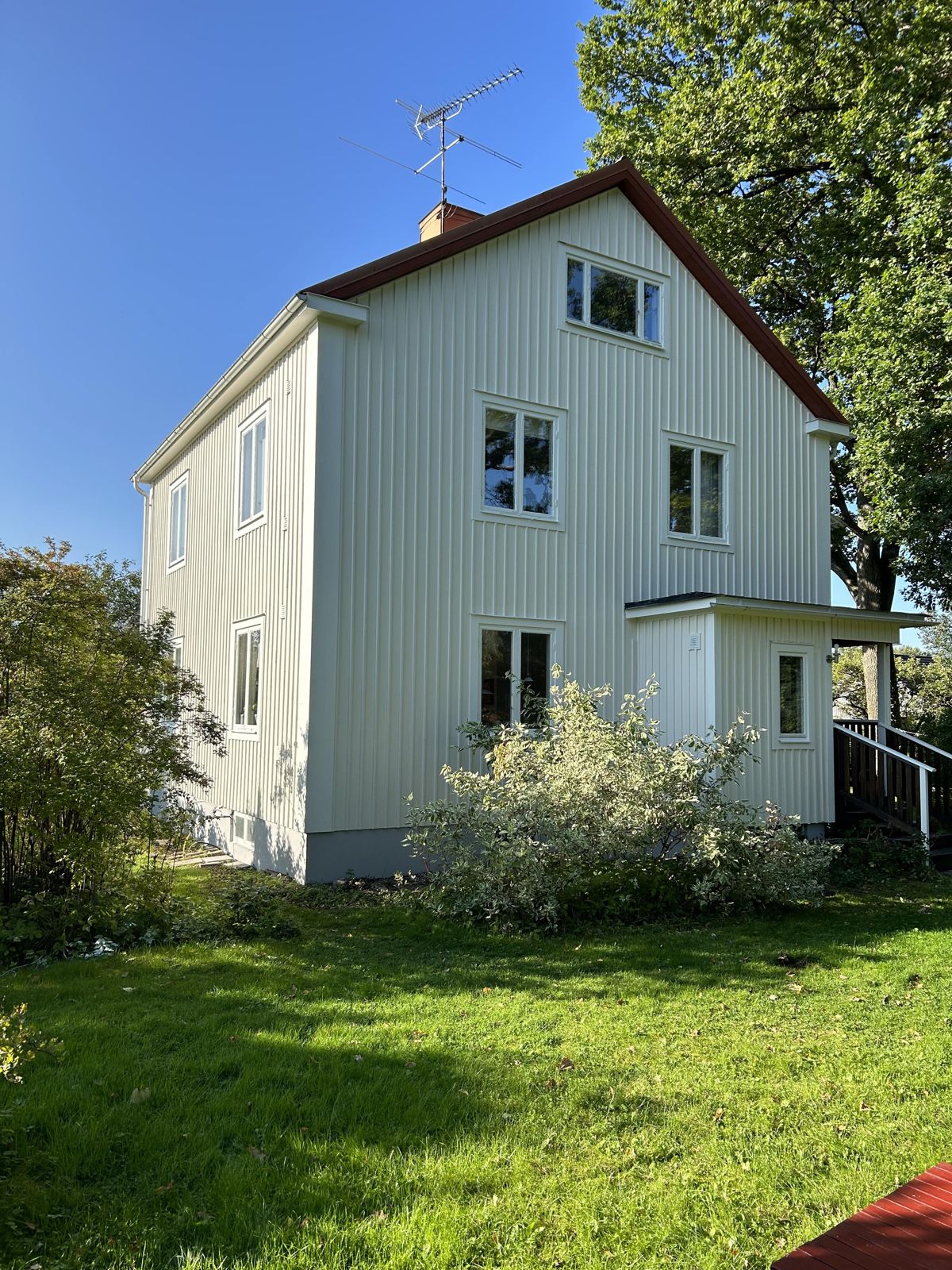 Utvändig målning av villa i Adolfsberg, Örebro – bild 22