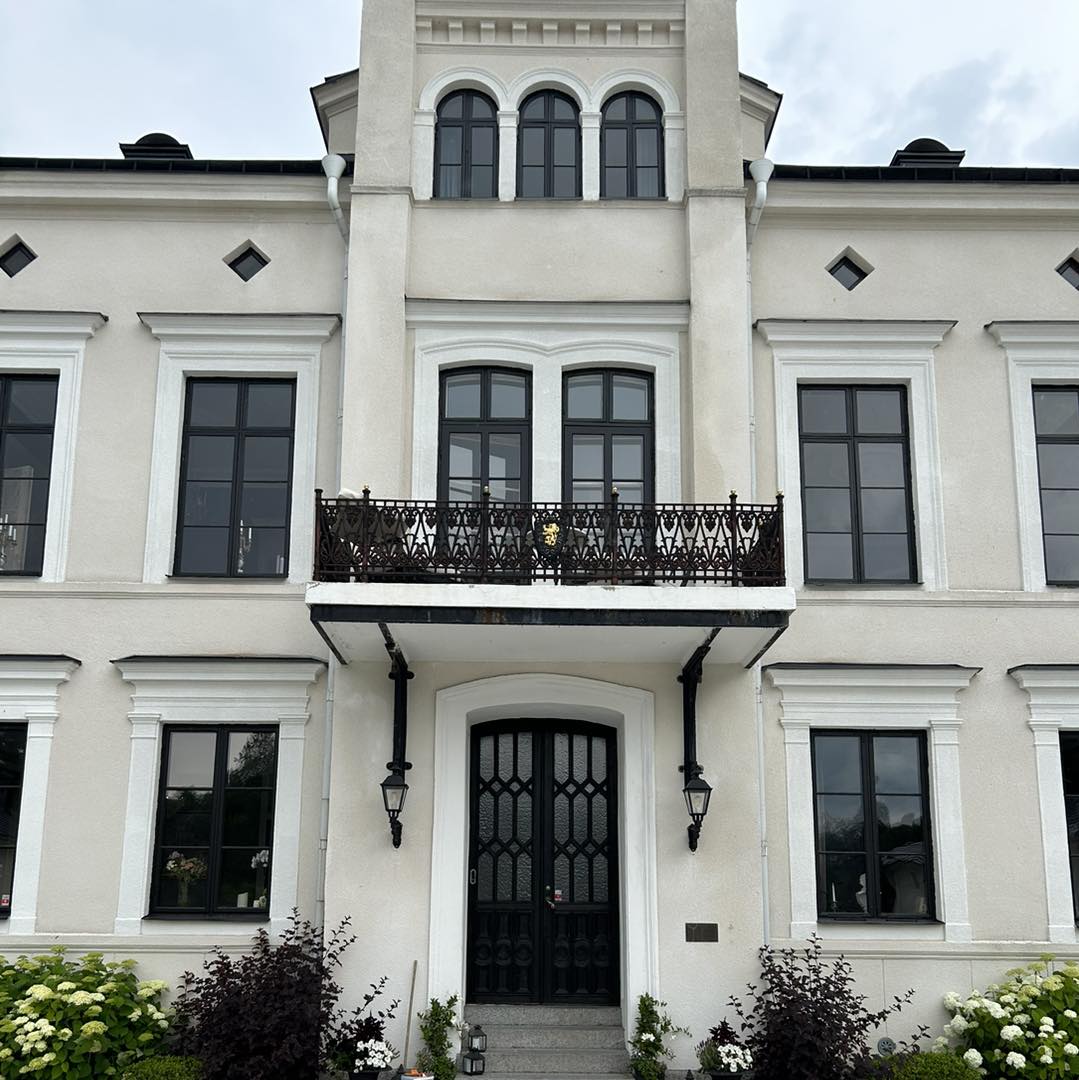 Fönsterrenovering med linoljefärg på Striberg gods – bild 2