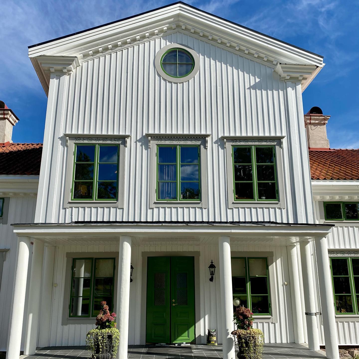 Utvändig målning av Hult säteri mellan Nora och Lindesberg – EBL Måleri