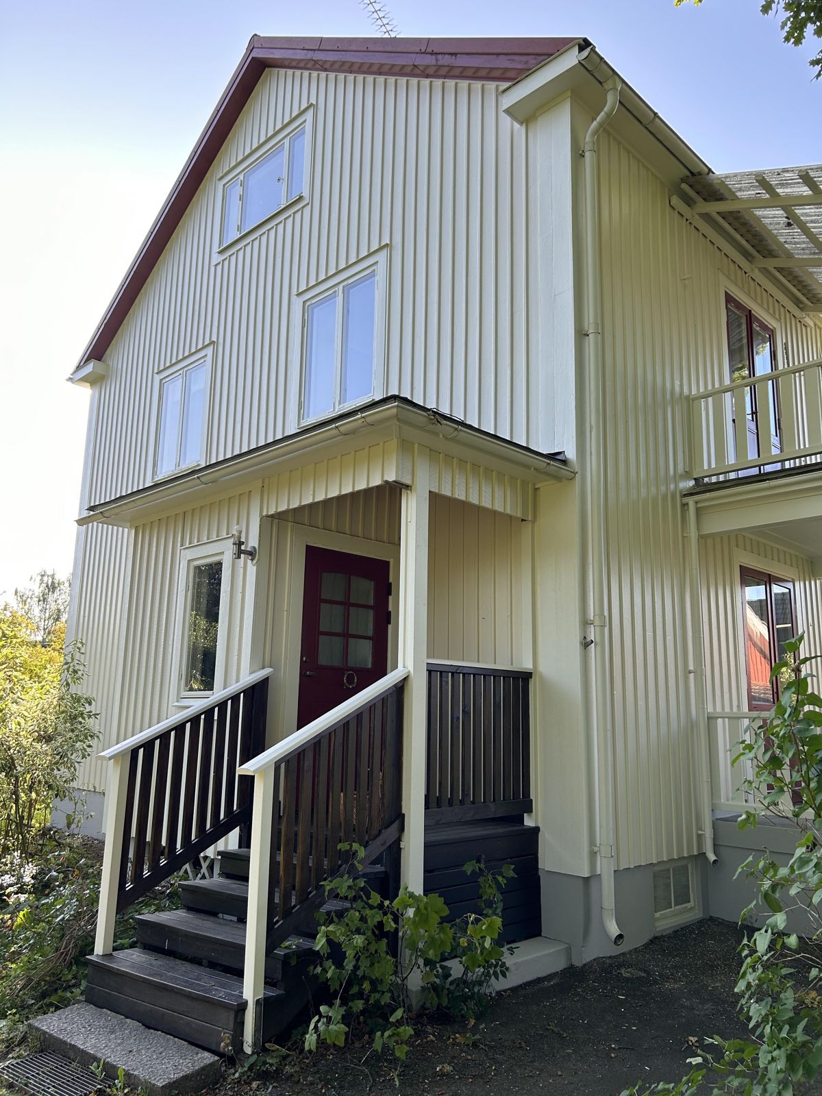 Utvändig målning av villa i Adolfsberg, Örebro – bild 21