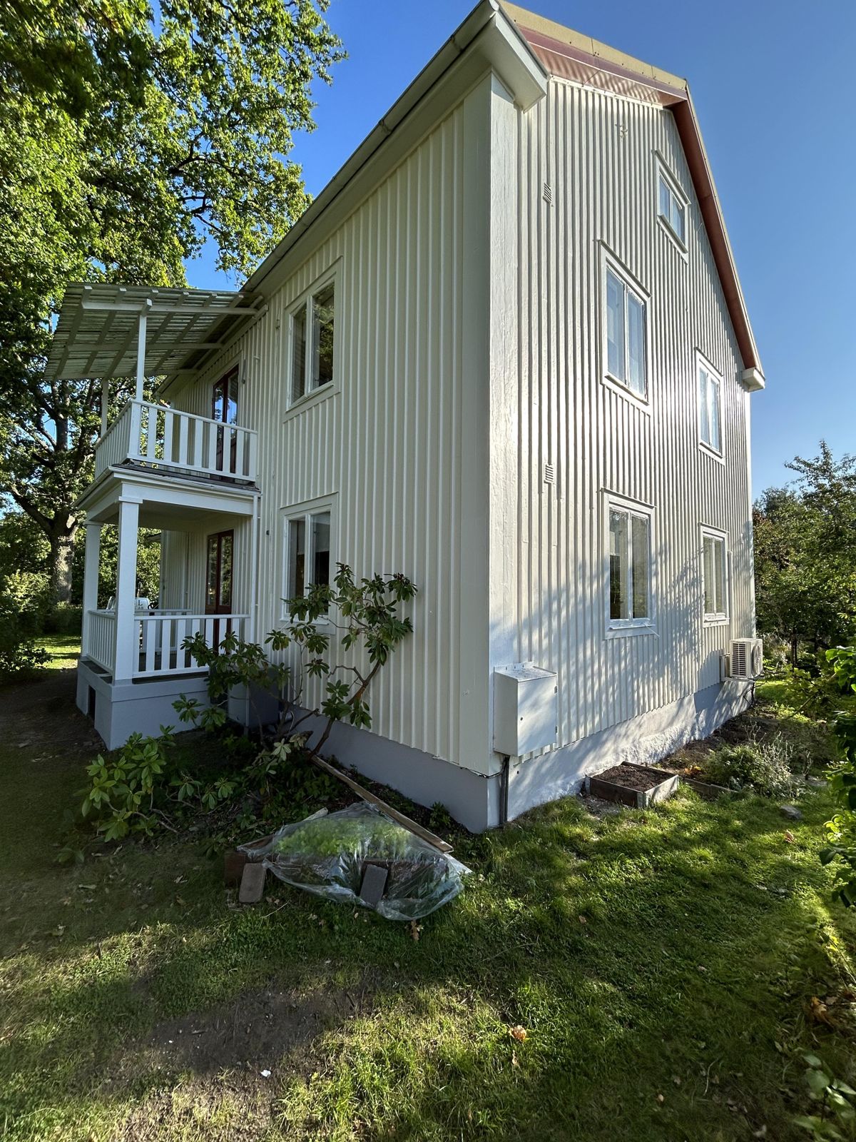 Utvändig målning av villa i Adolfsberg, Örebro – bild 18