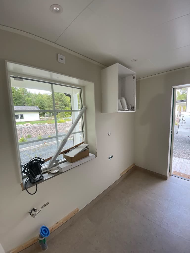 Återställning och invändig målning av villa i Örebro – försäkringsärende – bild 7